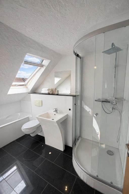 Dusche in Apartment 17