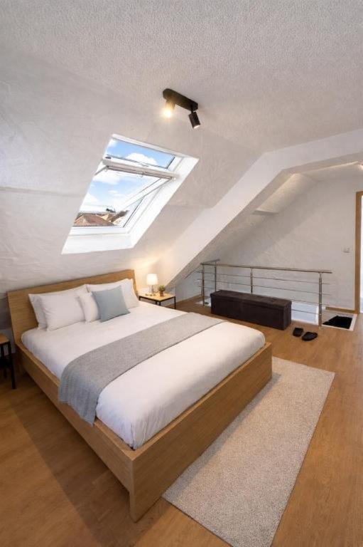 Master-Bett in Apartment 17