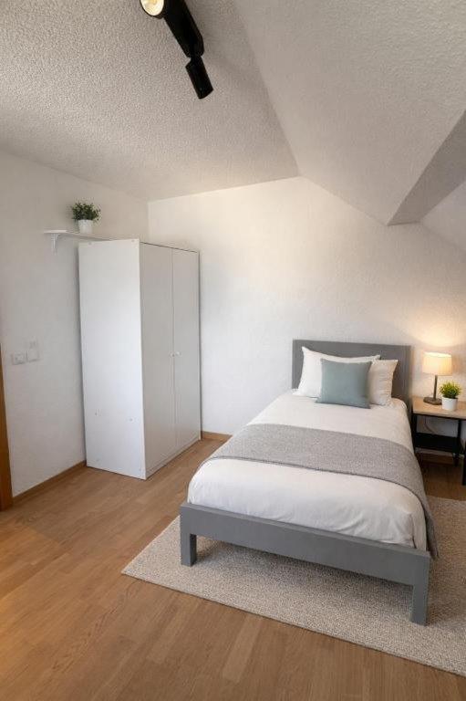 Einzelbett in Apartment 17